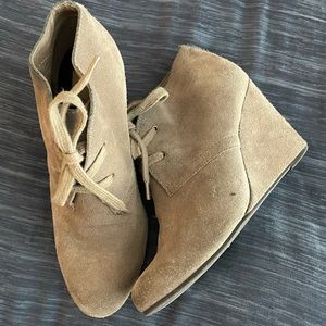 Dolce Vita Suede Lace Up Wedge Booties 7.5